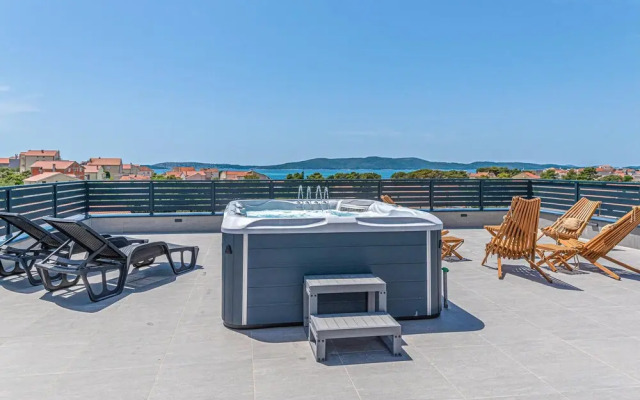 Beautiful Home in Brodarica With Wifi and 4 Bedrooms