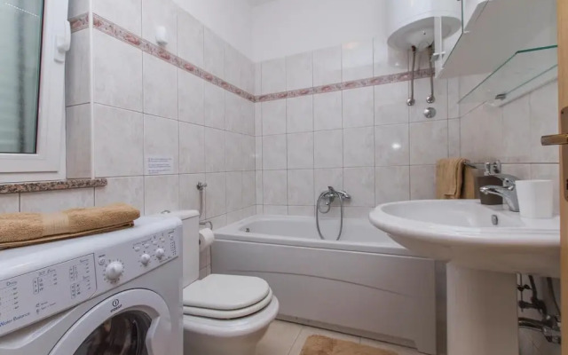 Awesome Home in Drenje With Wifi and 4 Bedrooms