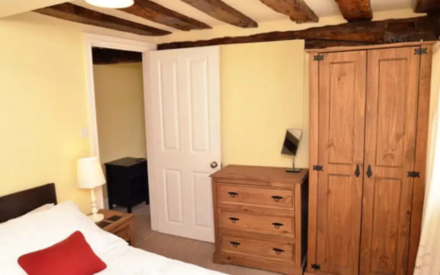 Cotswolds Valleys Accommodation-Med Hall