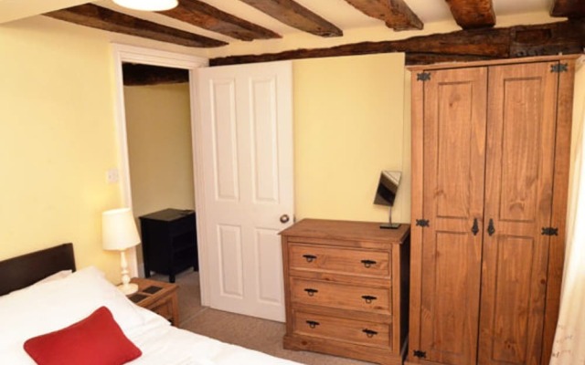 Cotswolds Valleys Accommodation-Med Hall