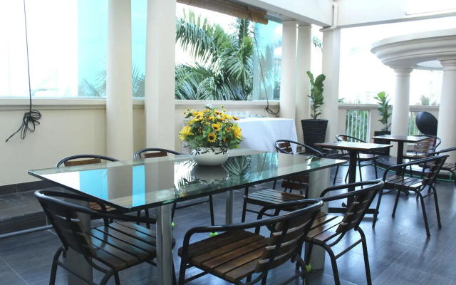 Palms Garden Saigon Hotel