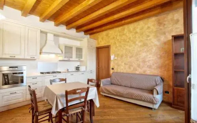 Cozy Lake Como Apartments