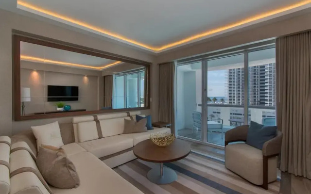 Luxury Beachfront Studio-with Daily Cleaning