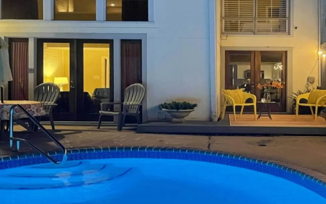 Charming Montrose Townhome With Private Pool!