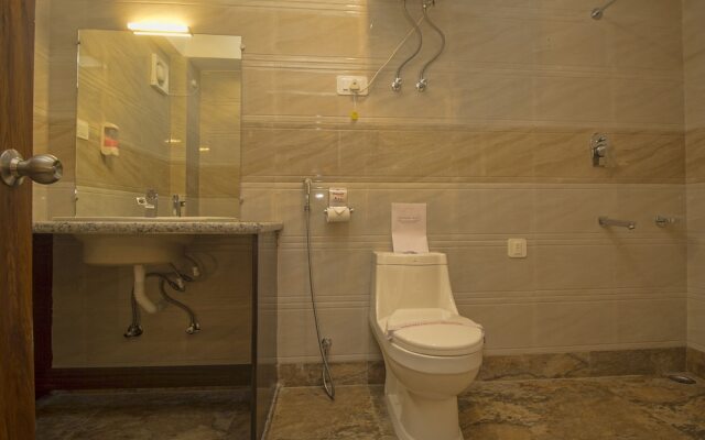 OYO 16637 Tiara Regency