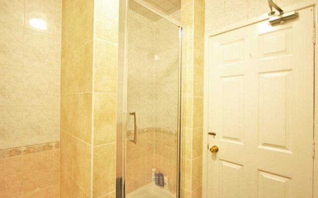 Hatherley Studio Lets by RoomsBooked