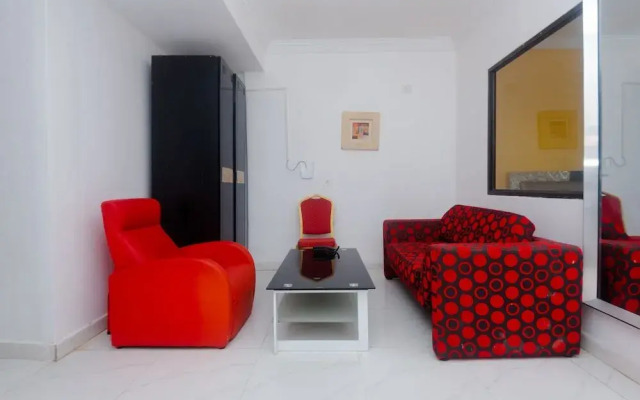 OYO Townhouse 808 Royal Palms Shared Serviced Apartment