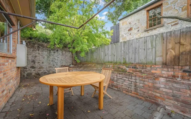 Stylish 3 Bedroom Townhouse - Hobart CBD