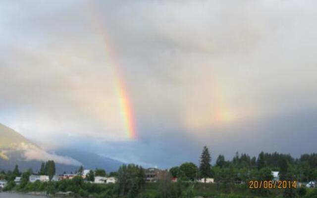 Kaslo Bay Condominium