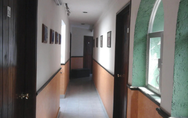 Hotel y Hostal Casa Risueño
