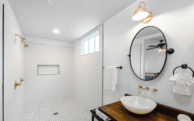 Old Spanish House- C, The Madeleine Suite