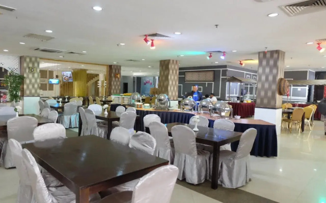 Carlton Holiday Hotel & Suites