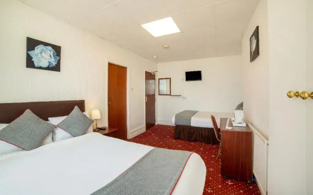 OYO The Golden Cheval Hotel