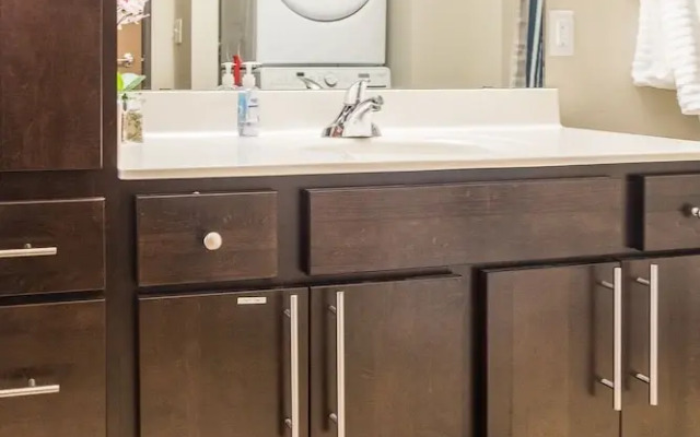 1 BR Downtown Loft Near Fiserv Forum by Frontdesk