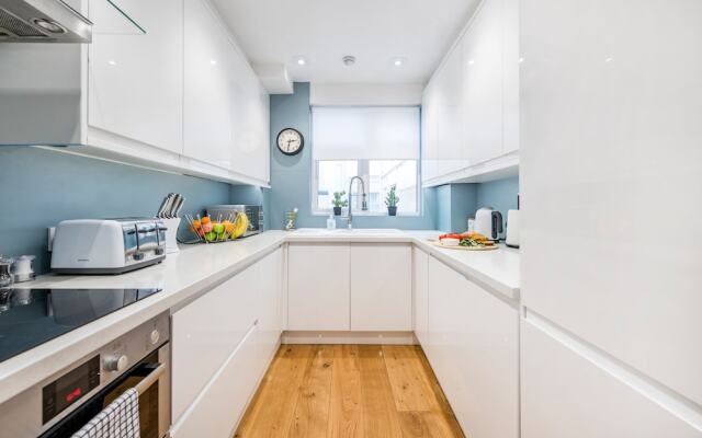 Victoria Mews House - By Sojourn