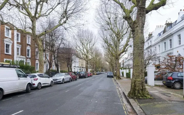 Contemporary 1 Bedroom Apartment in Hammersmith, London