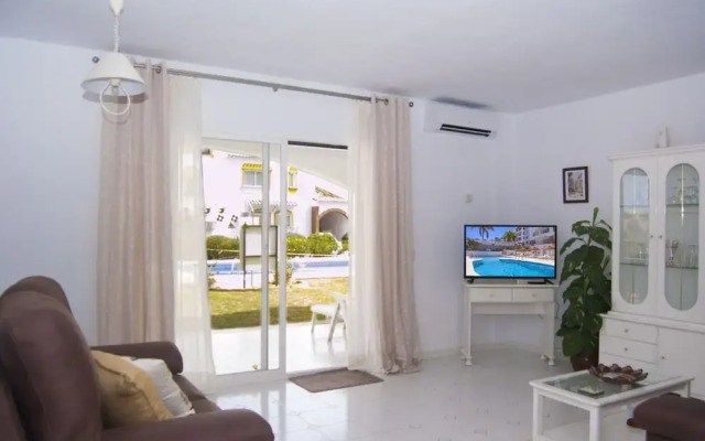 Spacious 2 bed holiday apartment in Calahonda