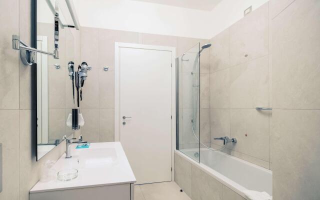 Mercure Milano Solari Hotel
