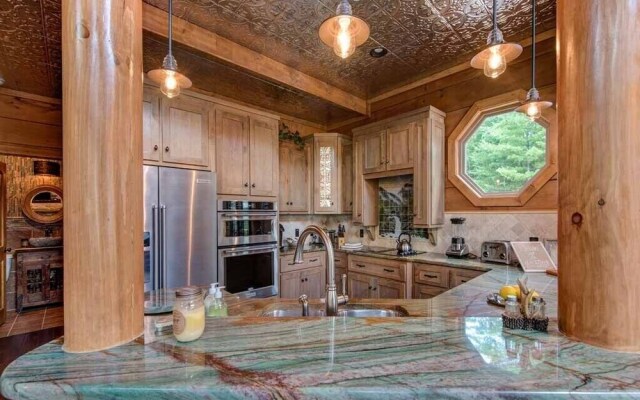 Bear Elegance - Three Bedroom Cabin