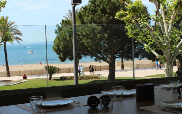 Modern Apartment With Wifi and sea Views