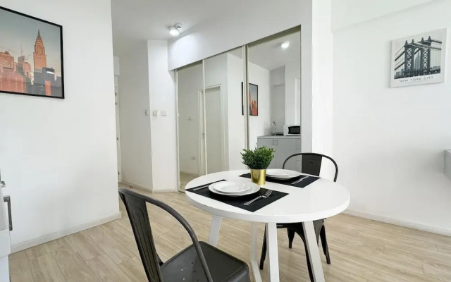 Palmbeach Larnaka Finikoudes - 1min to Beach