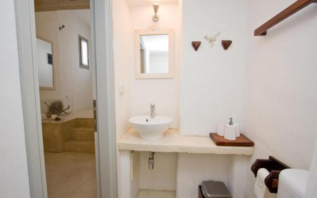 4-bedroom Cycladic Villa with Seaview