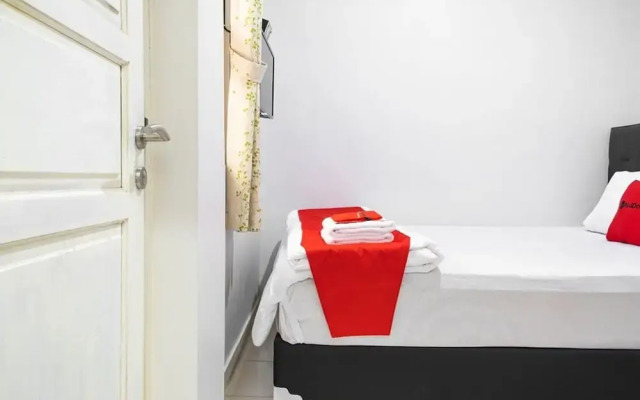 RedDoorz Syariah near Grand Kota Bintang