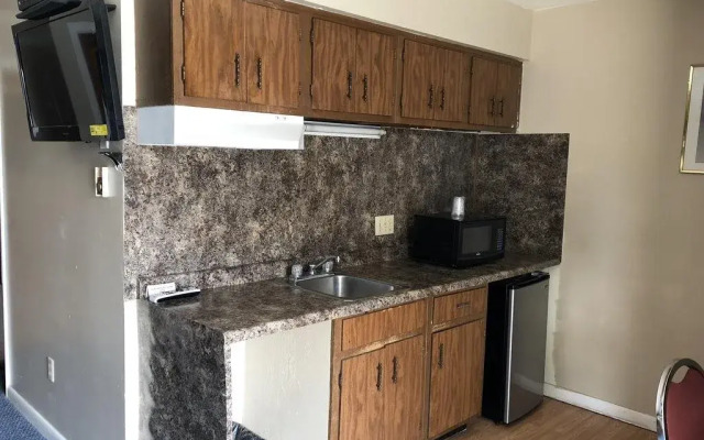 Village Inn Motel Holt