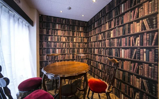 The Wardrobe Hostel Libreria