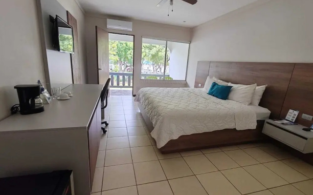 Puerto Azul Residences