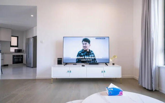 Tyms Elegant 4BR 2BA Apt Xujiahui Malls