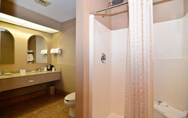 Best Western Plus University Park Inn & Suites