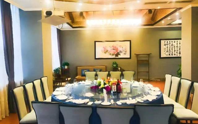 Guzi Celebrity First Hotel (Wenjiang University Town)