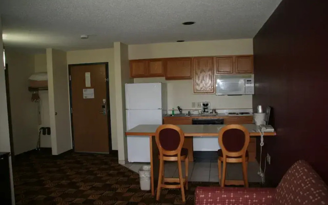 AmericInn Lodge & Suites Elkhorn