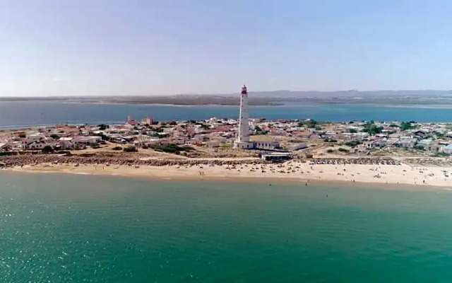 Pine House - Faro Airport, Beach and City Center