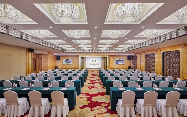 Yun-zen Jinling Lotus Hotel