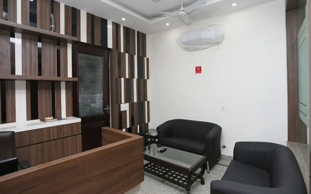 OYO 8205 Hotel Petals Inn