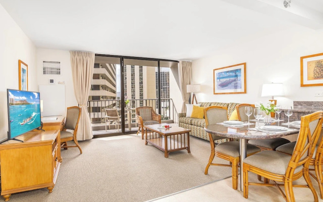 Waikiki Sunset Close to Beach with Parking