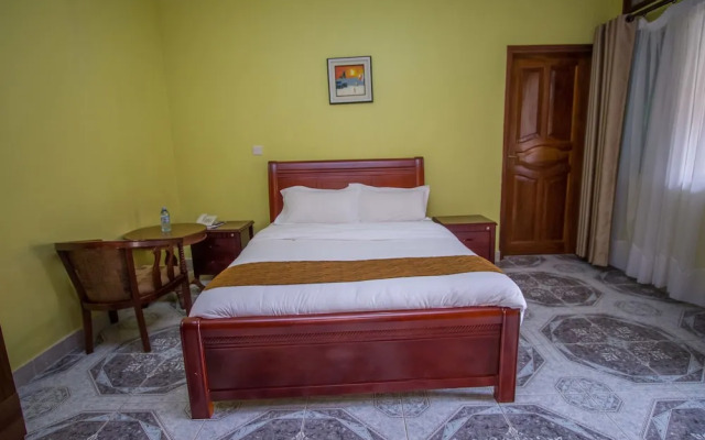 Tuzza Hotel