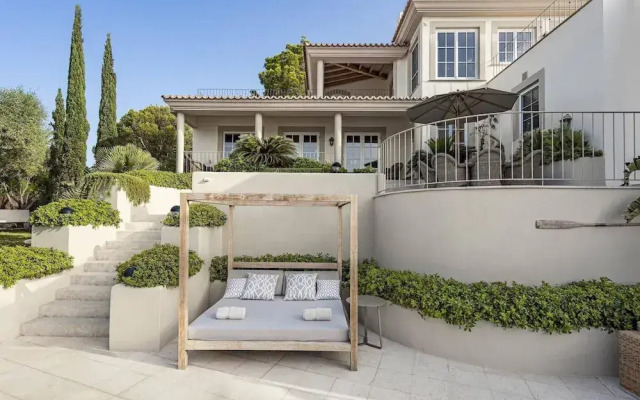 Sea-view Villa Near Port