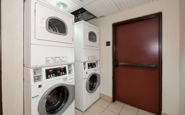 Red Roof Inn & Suites Newnan