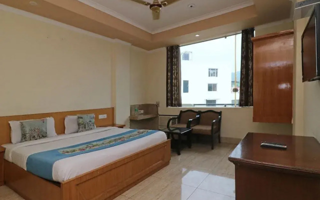 OYO 4798 Hotel Periwal Premium