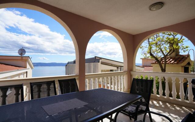 Apartment Lile - comfortable apartment and 3 bedrooms: A1 Pisak, Riviera Omis