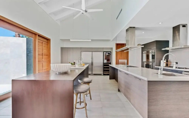 Modern Oasis Stunning Views of Golf Course River