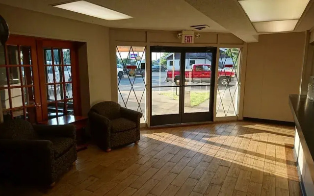 Super 8 Flint/Burton Area