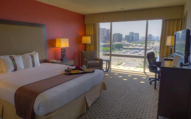 Holiday Inn Express and Suites Phoenix Midtown