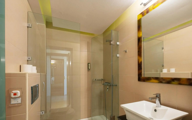 Steris Elegant Beach Hotel & Apartments