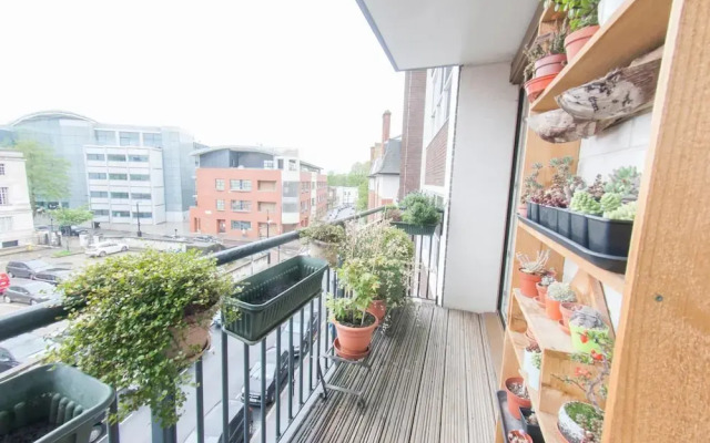 Quiet, Spacious 1BR Hackney Central Flat for 3