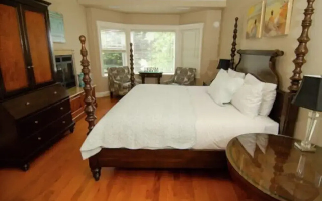 Crown Mansion Boutique Hotel & Villas
