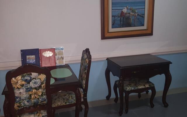 Kokomo's Suites Hotel
